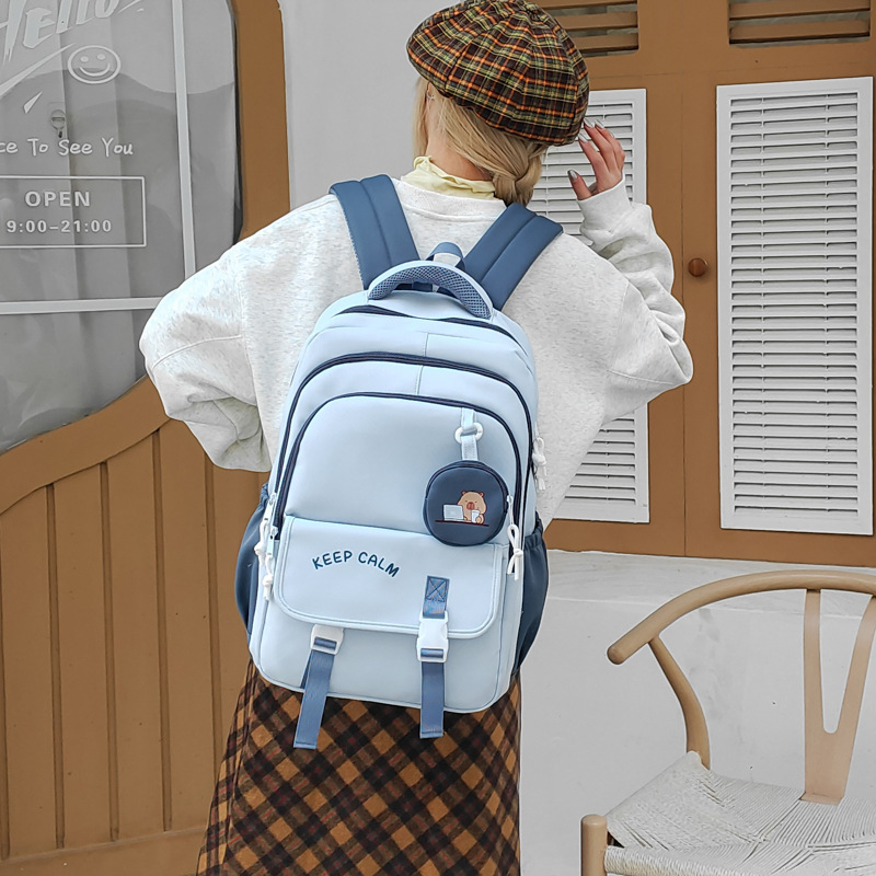A versatile Korean-style, simple, large-capacity schoolbag for junior and senior high school students, lightweight, lightweight, durable and casual backpack full figure