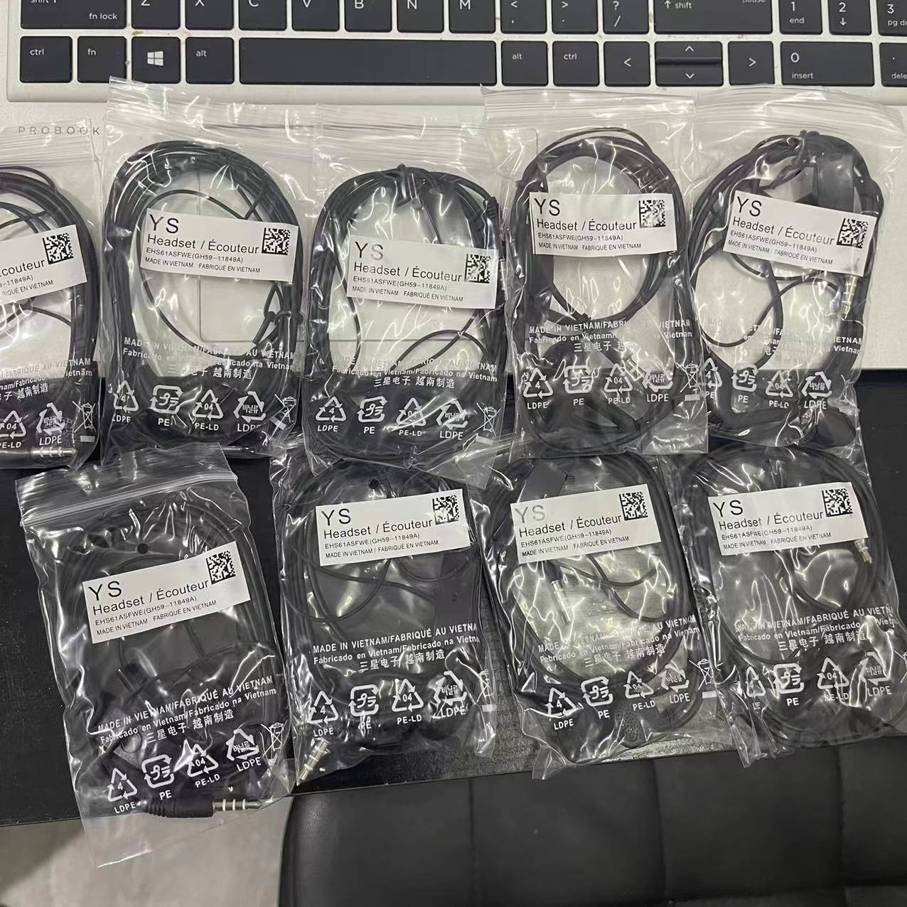 Suitable for Samsung S5830 headphones, EHS61 wired, C550 headphones with microphone, EHS61 white magnetic speaker, 3.5mm full figure