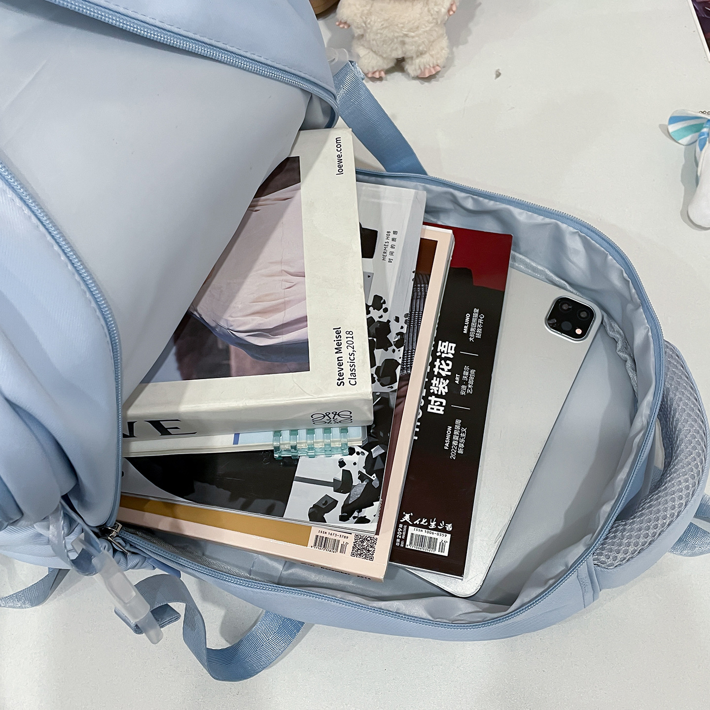 A new large-capacity backpack for junior and senior high school students, with a high level of appearance, a fresh and cute college style, and a cute 2D style Application Scenario