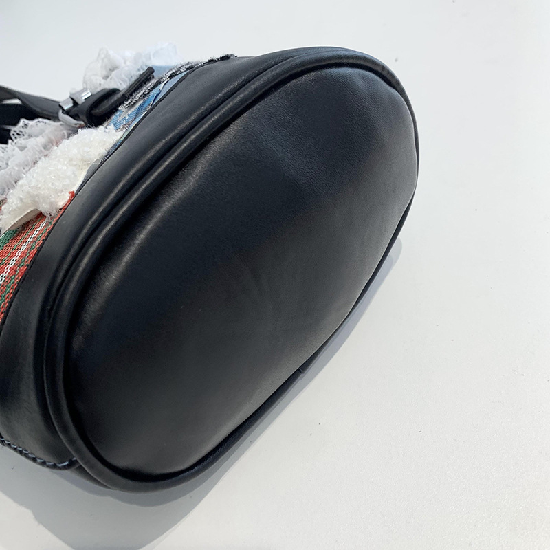 The new autumn mobile phone bag features a niche design and is a denim bucket small bag. It's a retro and versatile hand-held crossbody bag for women in 2024 Specification drawing