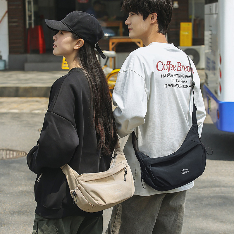 The new 2025 stylish and laid-back large-capacity single-shoulder bag is simple, artistic, versatile, trendy, casual and lightweight full figure