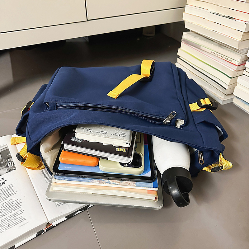 A new Korean-style ins high-look, cool and fresh letter crossbody bag for casual, simple and lightweight business travel Application Scenario