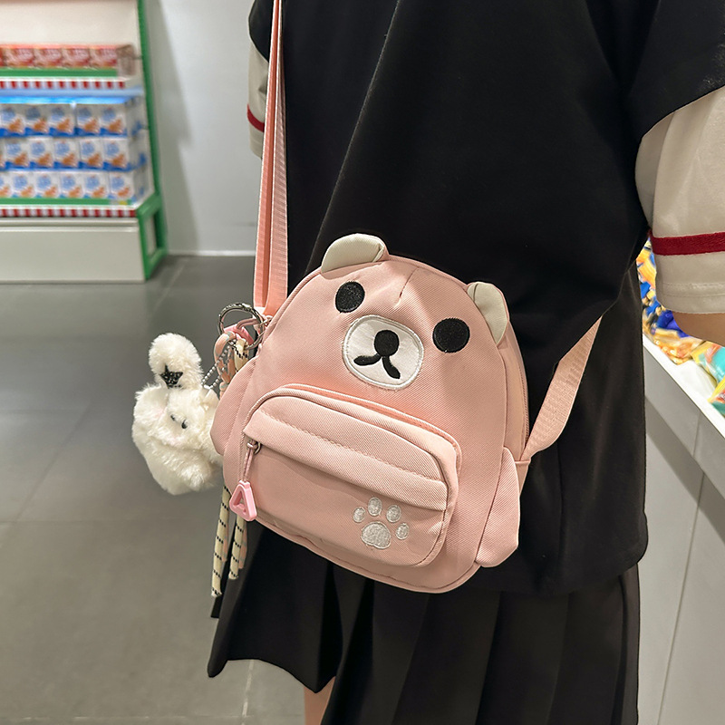 A new Japanese-style, cute cartoon bear crossbody bag with a high level of appearance. It is a casual, simple, lightweight and versatile crossbody bag for commuting full figure