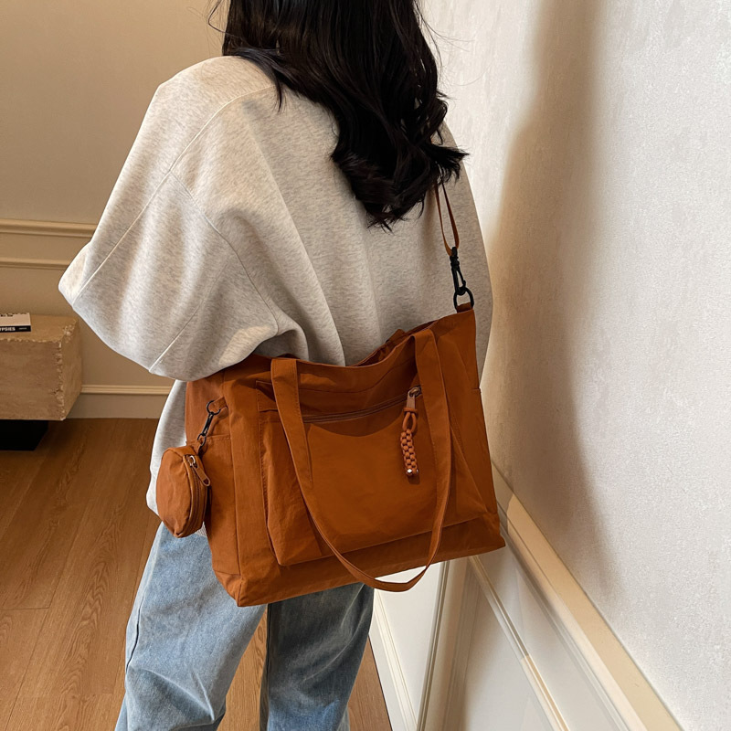 Korean-style tote bag for women, Japanese-style casual solid color simple single-shoulder bag, large-capacity student commuting bag for class at 8 a.m full figure