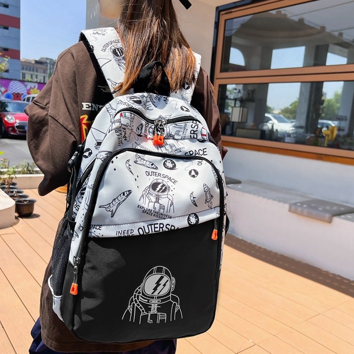 New men's Instagram cool high school backpack, an export-oriented personalized graffiti backpack for primary and secondary school students full figure