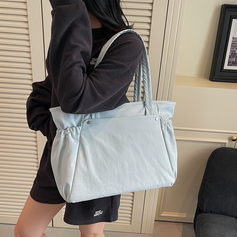 New high-appeartion-level solid color tote bag, women's casual, simple, light and commuting large capacity crossbody bag details Picture