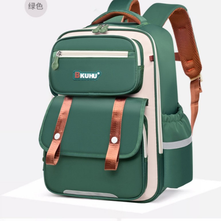 Cloud Schoolbag for primary school students, grades 1-6, reduces burden, protects the spine, is waterproof and has multiple compartments. It is a large-capacity backpack for boys and girls Application Scenario