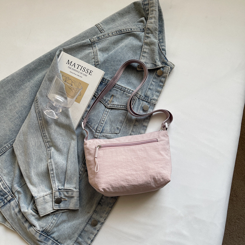 A new Korean version of a high-appeartion-level small crossbody bag, a solid color for women, casual, simple, lightweight, fashionable and versatile crossbody bag for commuting Specification drawing