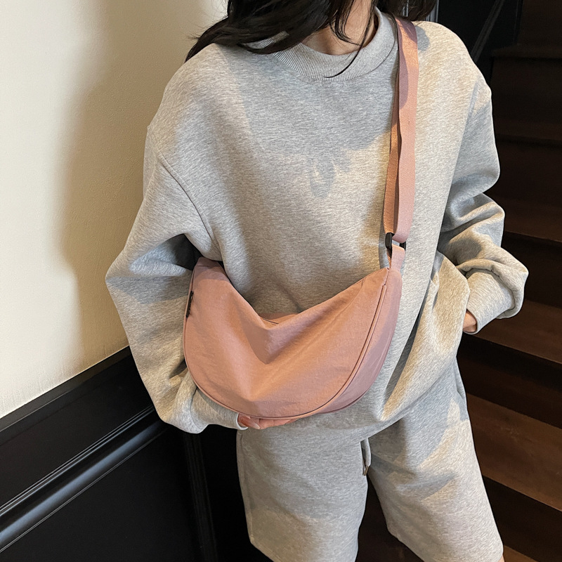 A variety of colors of high-appeal women's crossbody bags, new single-shoulder bags, nylon dumpling bags, women's crossbody bags, and versatile small cloth bags details Picture