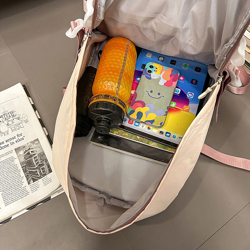 A new forest-themed ins backpack with a high level of appearance and fresh color contrast, featuring a large-capacity backpack for women's lightweight mountain climbing and travel Application Scenario