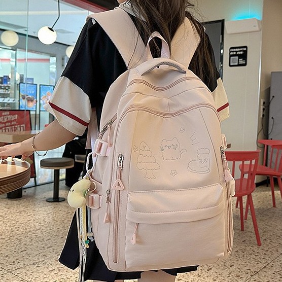 A fresh and cream-colored backpack, a new Japanese-style Instagram backpack with a high level of appearance and sweet prints, is lightweight and versatile full figure