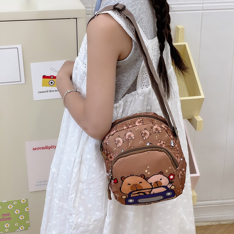 Capibara children's bags, single-shoulder bags, cute girls' crossbody bags, outdoor stylish cartoon boys' loose change crossbody bags Application Scenario