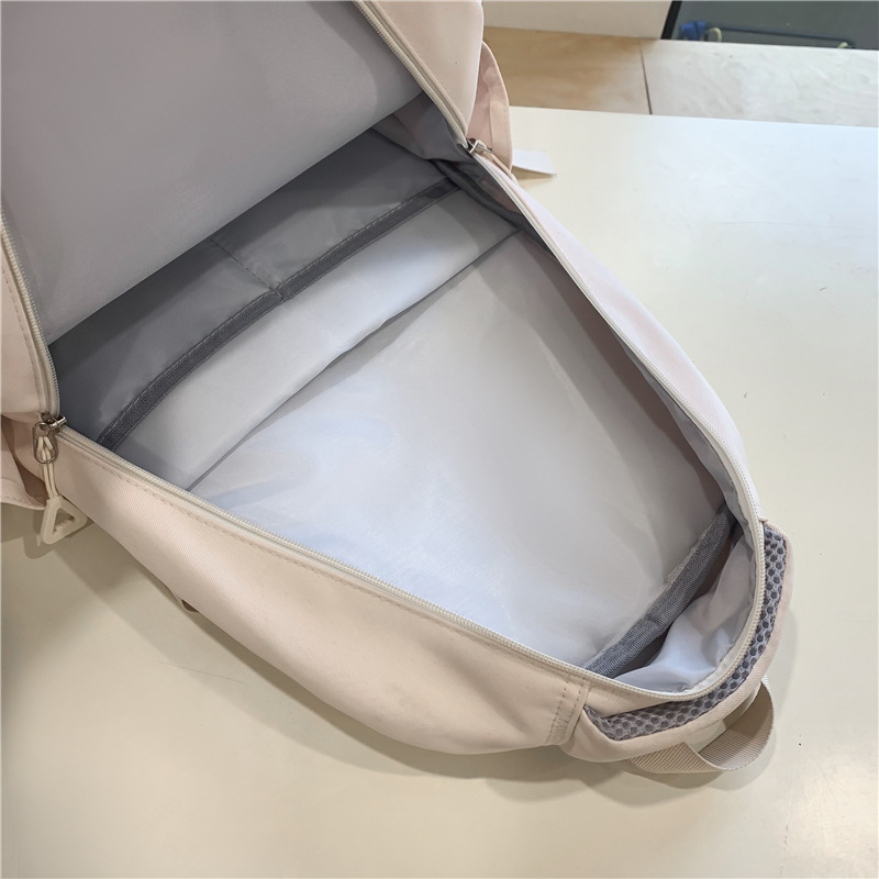 High campus style, high appearance level, large-capacity schoolbag, fashionable and versatile, solid-color backpack, wide shoulder strap, lightweight and load-reducing backpack for girls Application Scenario