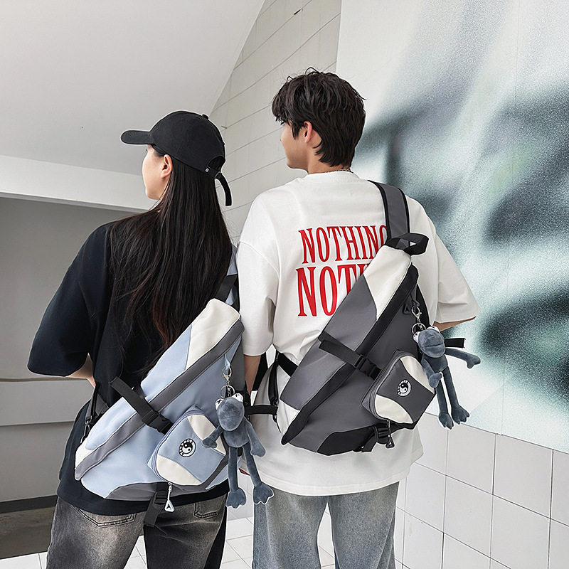 Cool couple single-shoulder bag 2025 new style casual, simple, light and versatile commuting and outings cycling bag crossbody bag details Picture