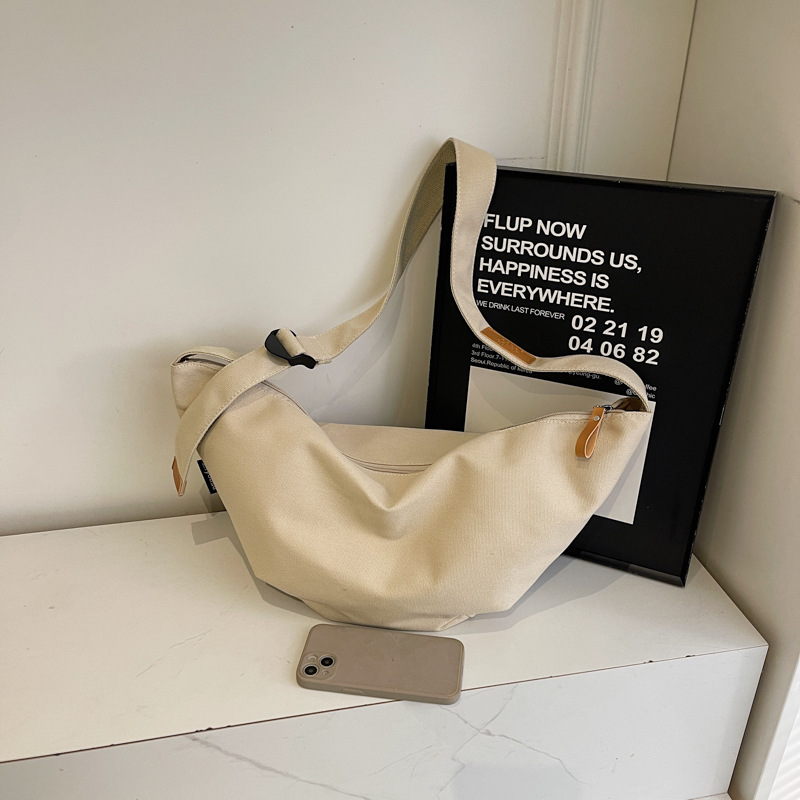 A new high-appeal Korean-style ins solid color simple crossbody bag with a high-end texture, a casual single-shoulder bag for college students and couples Specification drawing