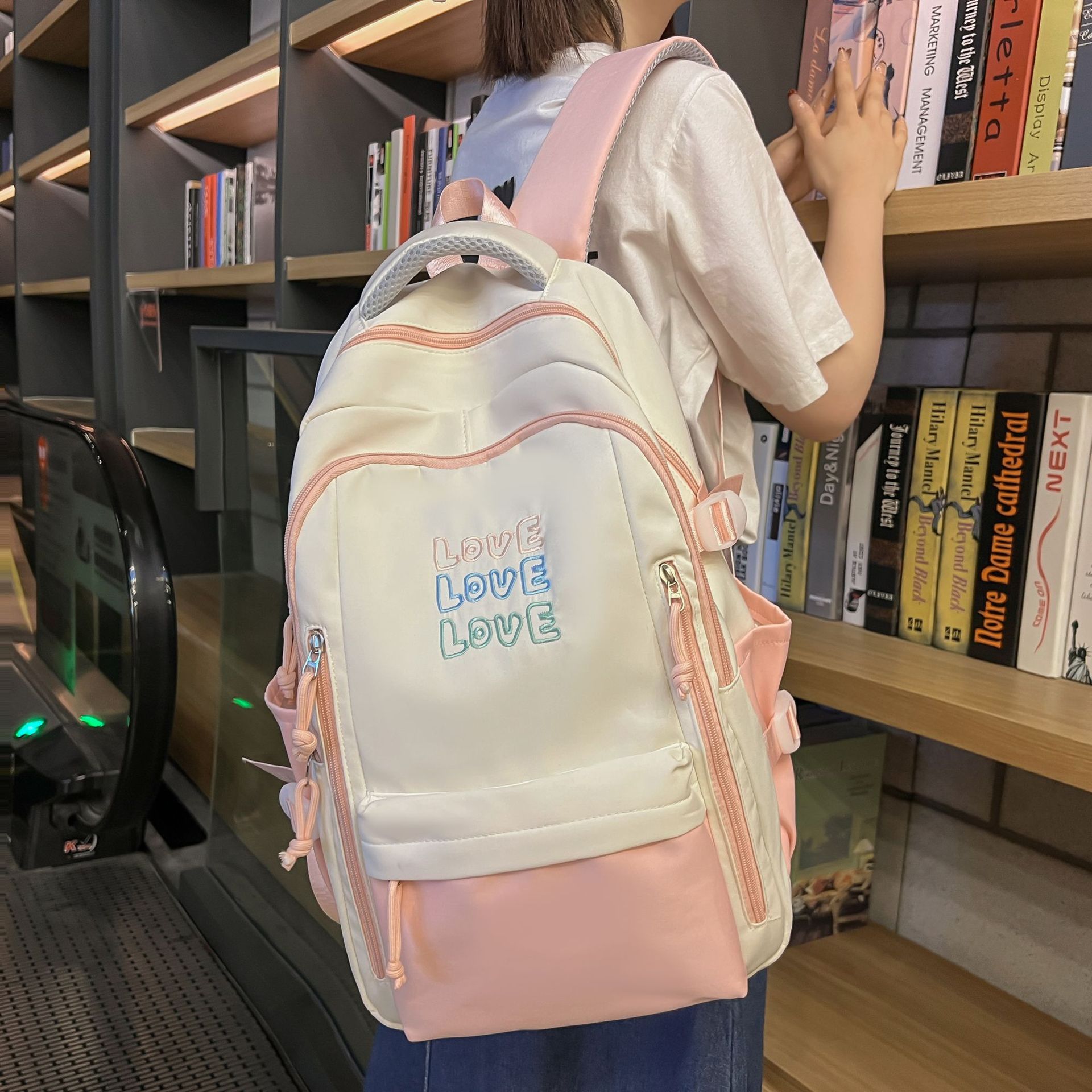 Summer's new, fresh and color-blocked schoolbag, a Korean version of the ins school style backpack for students in grades three to six details Picture