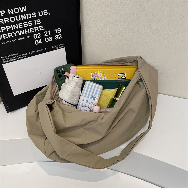 New fashionable canvas bag, men's simple dumpling bag, solid color versatile women's single-shoulder bag, large-capacity casual crossbody bag Application Scenario