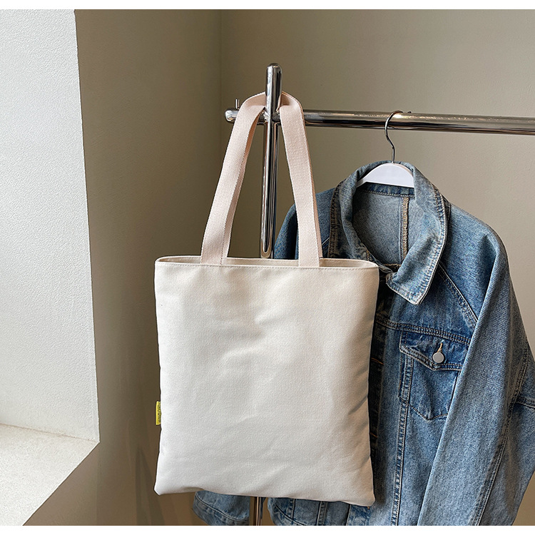 New canvas bag, student cartoon, artistic, large-capacity handbag, single-shoulder, versatile, hand-held schoolbag, commuter handbag Application Scenario