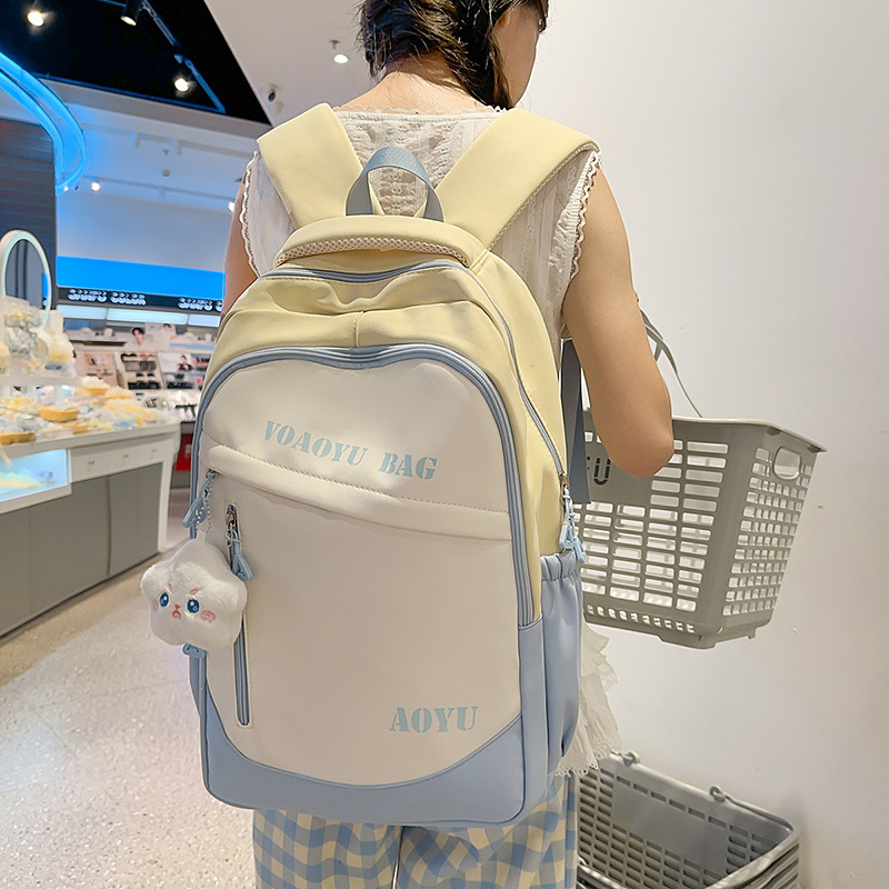 A lightweight and large-capacity backpack for women, a new Japanese-style high-appearance-level school style backpack with multiple compartments, fresh and cute for class details Picture