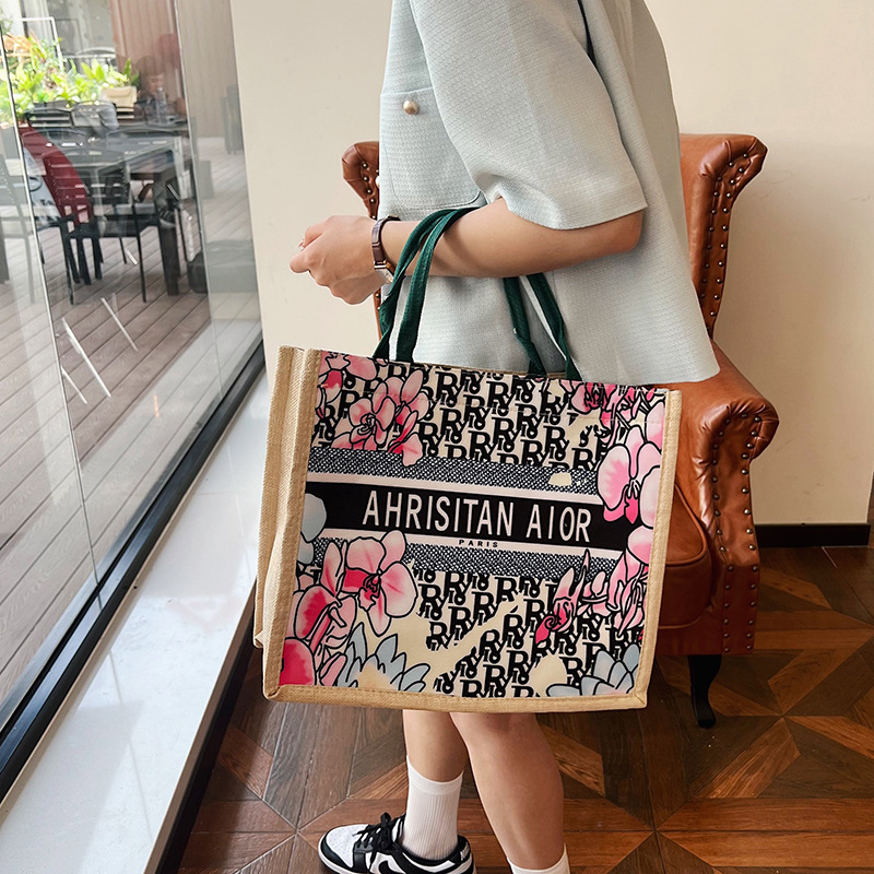 2024 Autumn/Winter new large-capacity shopping bags, tote bags, fashionable cotton and linen printed handbags, women's bags, shopping bags Application Scenario