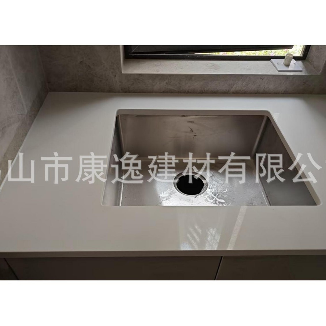 Direct sales of quartz kitchen countertops from the manufacturer details Picture