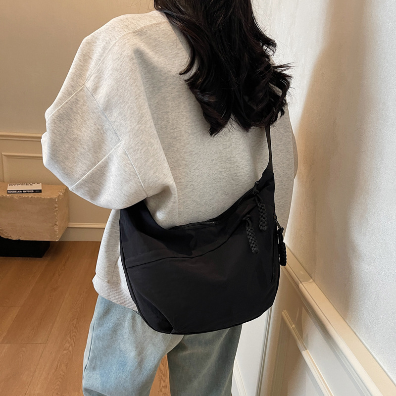 Korean-style simple commuter small bag, single-shoulder bag for women, 2025 new casual dumpling bag, versatile crossbody bag for college students full figure