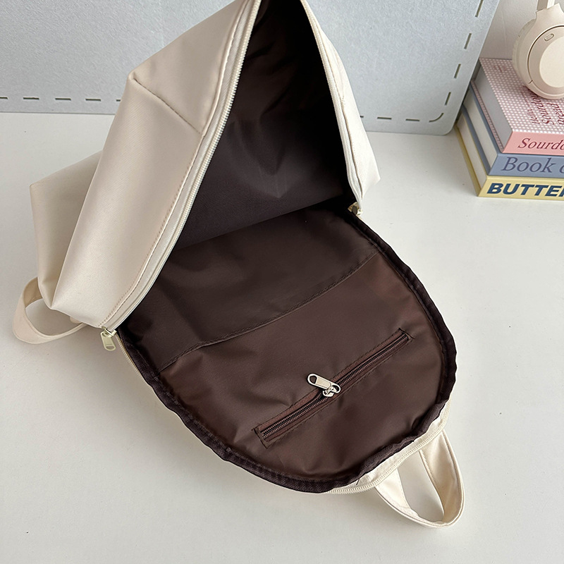 A new type of cute and versatile backpack for sweet girls, a casual schoolbag for commuting to school, and a lightweight backpack with a high level of appearance Application Scenario
