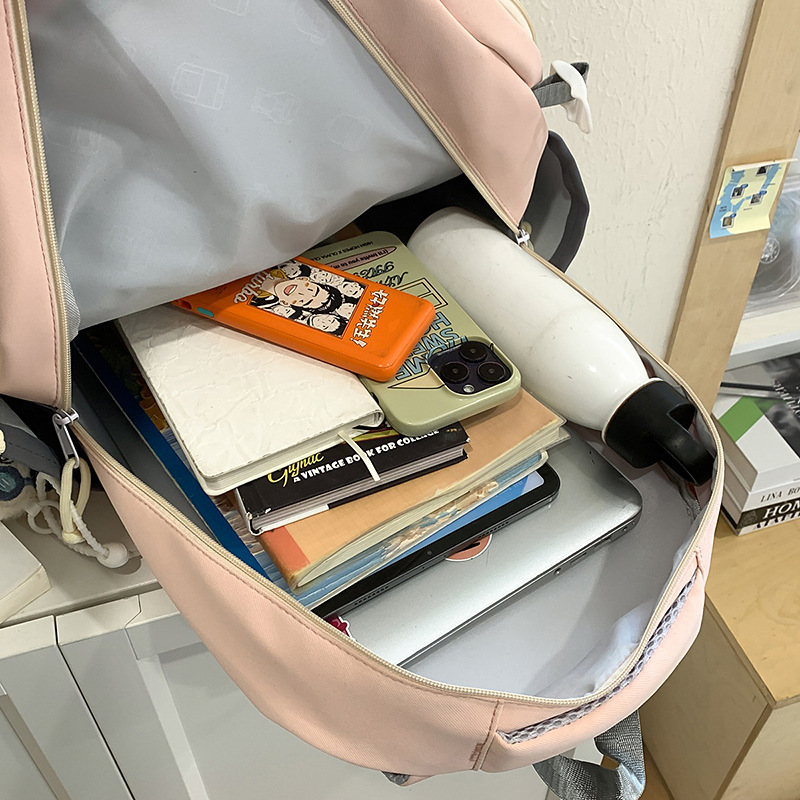 A new Korean-style Instagram backpack with a high level of appearance, fresh and sweet color contrast and splicing, and a large-capacity backpack for junior and senior high school students Application Scenario