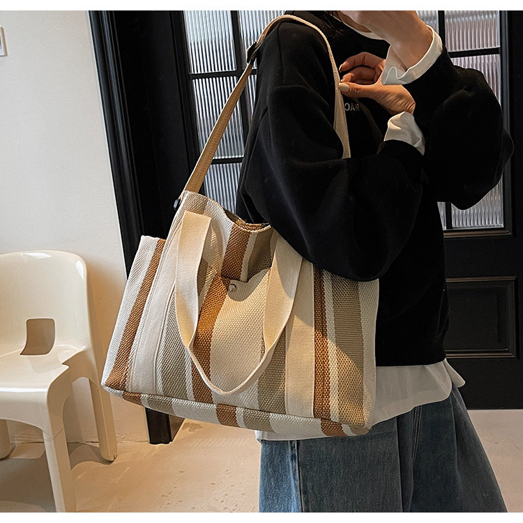 Korean version large-capacity women's single-shoulder bag, 2025 new striped stylish casual tote bag, simple commuting large bag details Picture