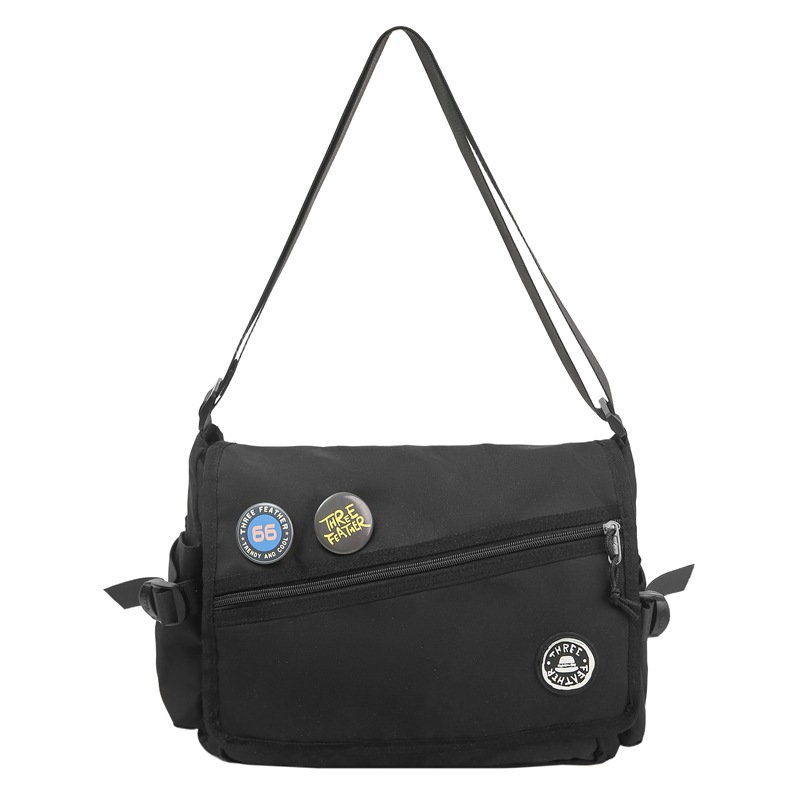 The new high-appeartion-level workwear style is cool and simple. The messenger bag is lightweight and has a large capacity crossbody bag for catching up on classes and going to work Item Picture