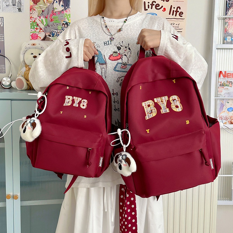 A new high-appearance-level letter-style backpack for couples in a solid color, casual, simple, lightweight and large-capacity backpack from the Korean version of Instagram full figure
