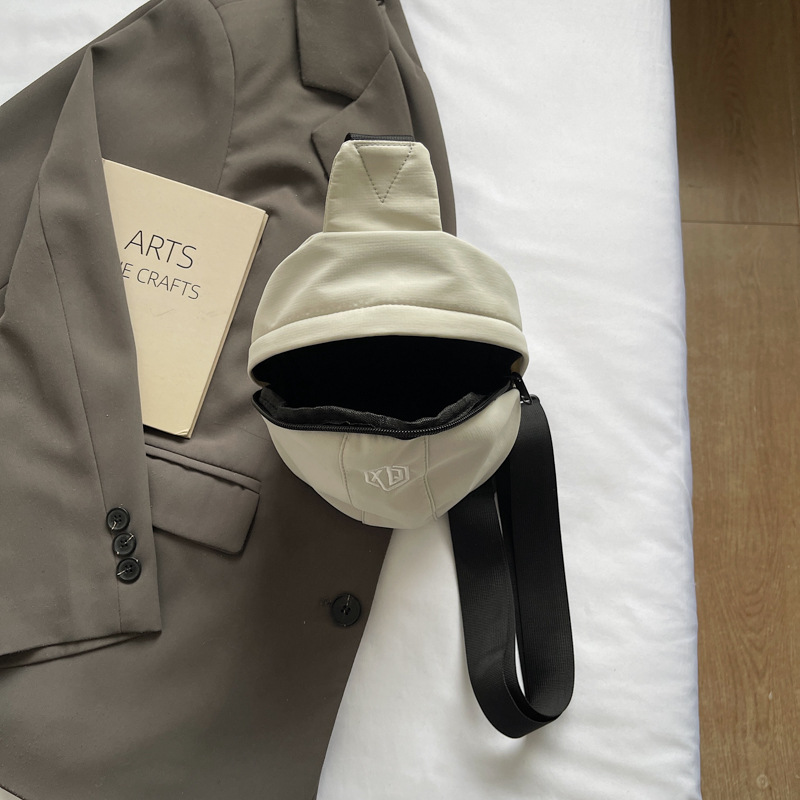 This is a new Korean version backpack with a high aesthetic level and a niche design. It is a casual, neutral, simple, lightweight and versatile sports chest bag for commuting Application Scenario