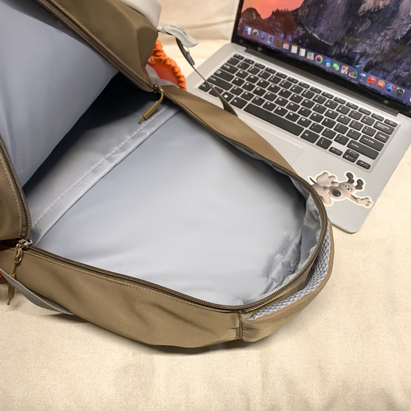 High appearance level schoolbag for girls, large-capacity color-blocking backpacks for junior and senior high school students, and lightweight backpacks for primary school students in grades four, five and six Application Scenario