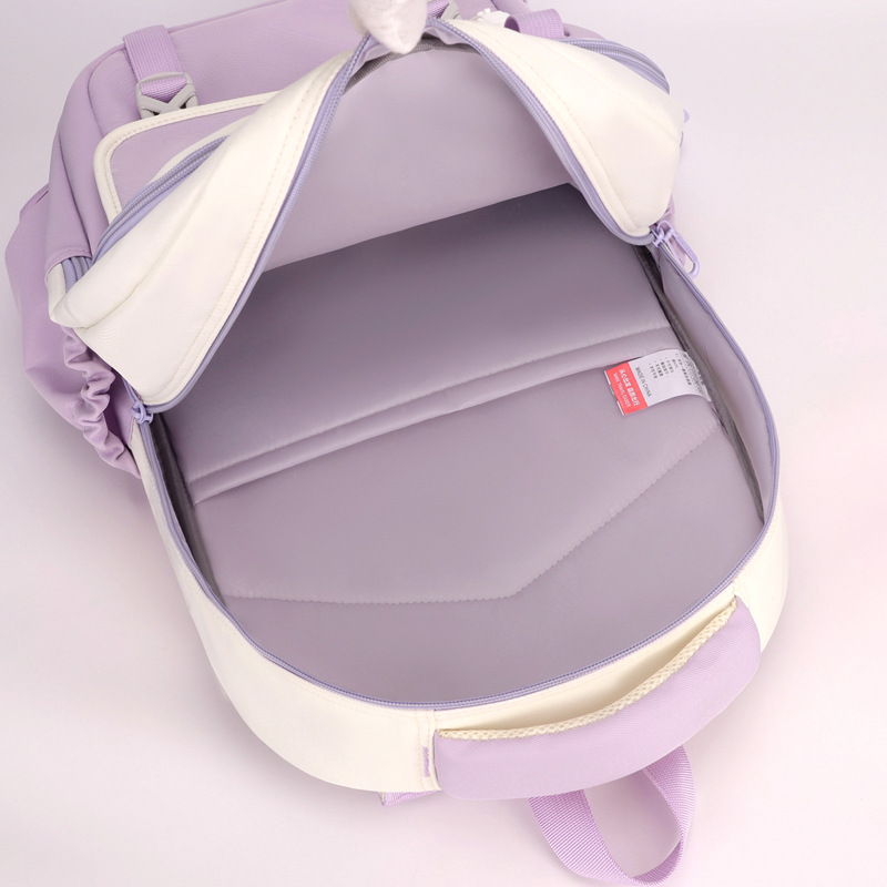 This cute color-blocking and fresh backpack is designed for girls in high school. It has a large capacity and multiple compartments for students in grades 3 to 5 Application Scenario