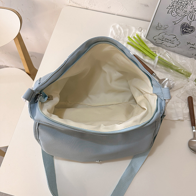A niche design Japanese-style bag with a high level of appearance, a cute girl's large-capacity single-shoulder crossbody bag for class, and a lightweight book bag Application Scenario