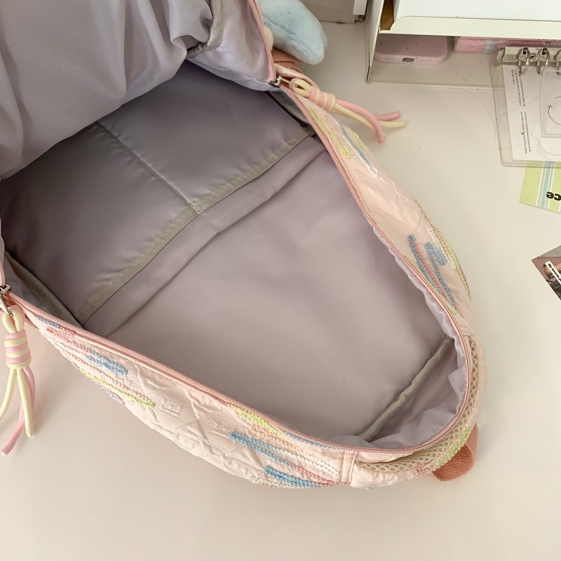 High-appearance-level schoolbag for female junior high school students, Korean forest-style large-capacity backpack, cute and lightweight backpack for high school and primary school students Application Scenario