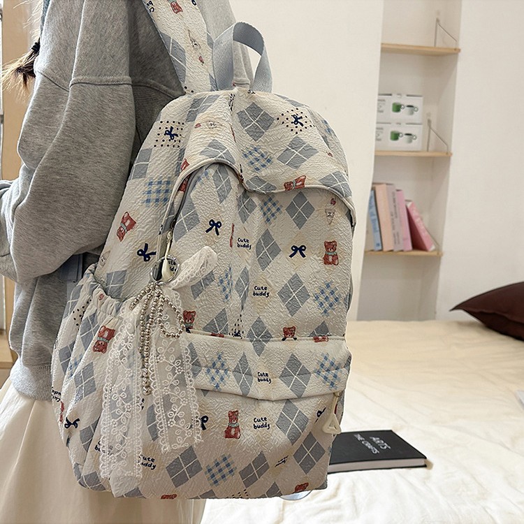 This cute and lightweight printed bear backpack is versatile. It's a simple schoolbag for junior and senior high school students and a sweet and casual single-shoulder bag for spring outings full figure