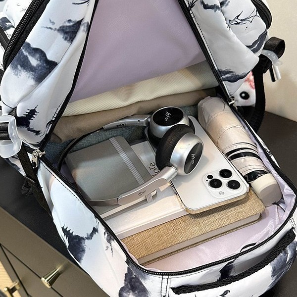 A new high-appeal Chinese-style, fresh and sweet after-school bag for junior and senior high school students, a color-matched lightweight travel backpack for spring outings Application Scenario