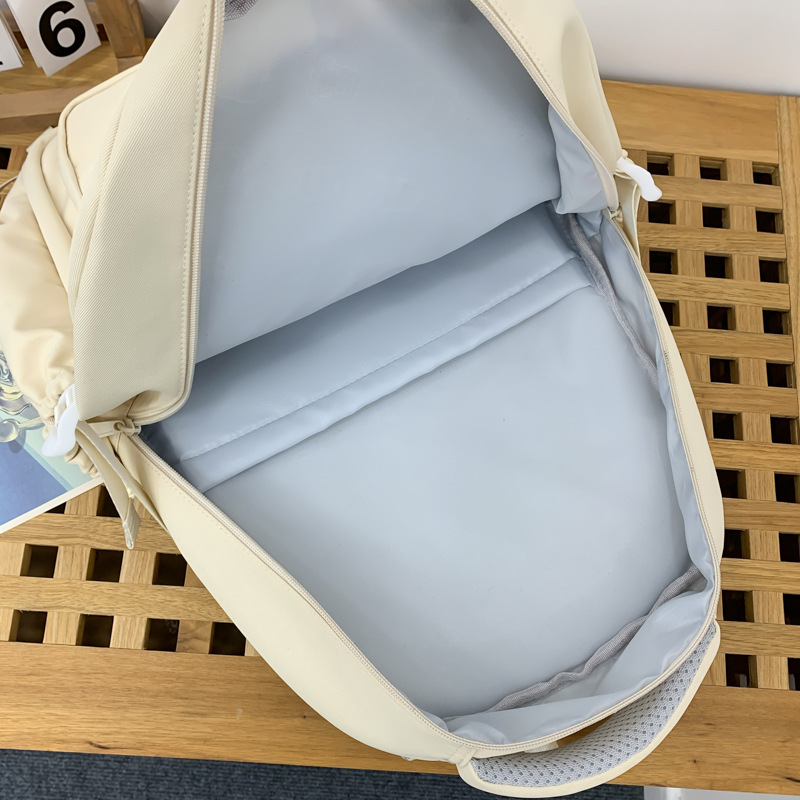 Japanese-style ins schoolbag, versatile for girls on campus, cute for young girls, high appearance level, backpack, large capacity, transparent pain-relieving bag Application Scenario