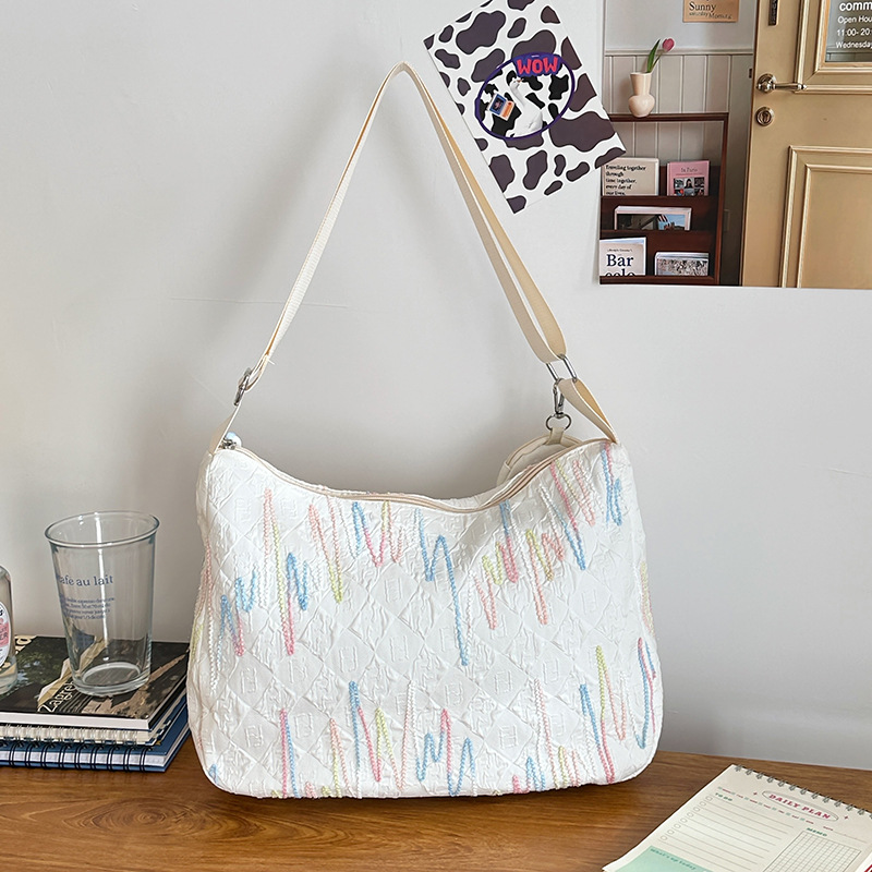 This is a Korean-style Instagram forest-themed, fresh and cute girl's heart single-shoulder bag with a high appearance level and a niche crossbody bag Specification drawing