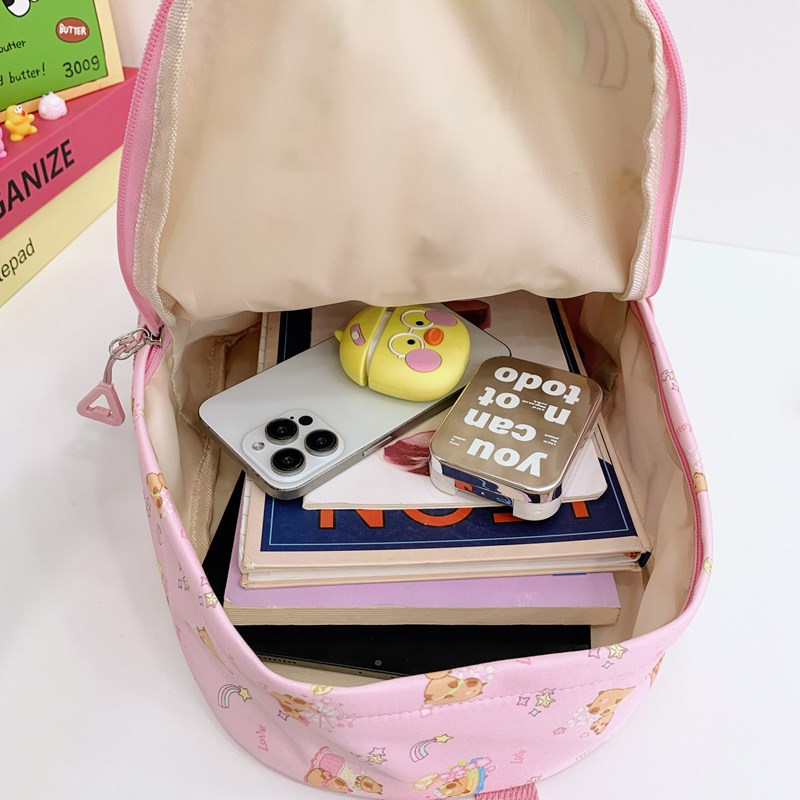 A new Japanese-style ins high-appearance-level, fresh, sweet and cute candy-colored Capibara backpack for grades 1-3 Application Scenario