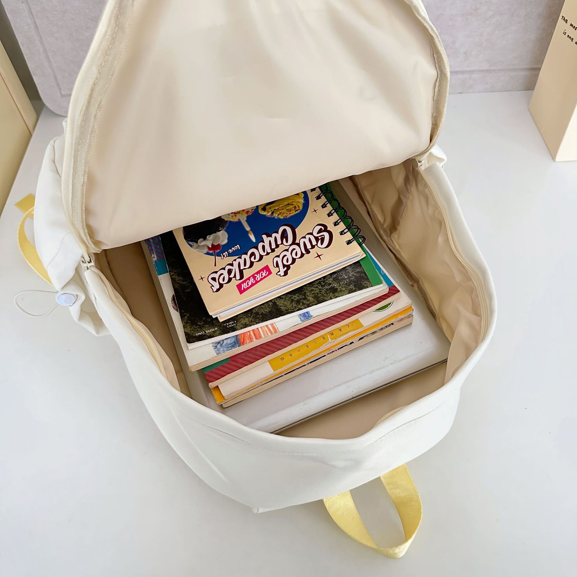 2025 High appearance level, cute star print, large capacity backpack for girls, versatile on Instagram, junior and senior high school schoolbag Application Scenario