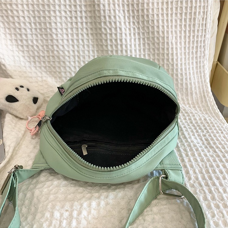 The new high-quality dopamine crossbody small bag is a portable bag for couples to go shopping. It comes in multiple colors and has a laid-back style, making it a versatile single-shoulder bag Application Scenario