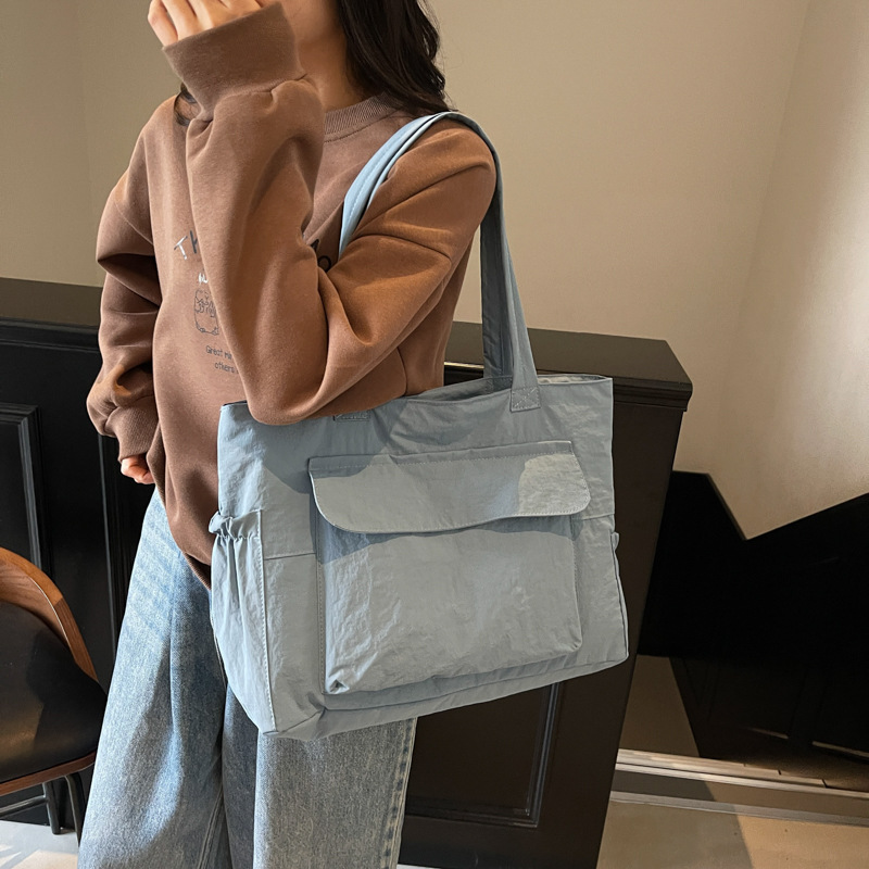 New artistic and simple handbag, casual computer bag, versatile for commuting, student shoulder bag for class, lightweight tote bag full figure