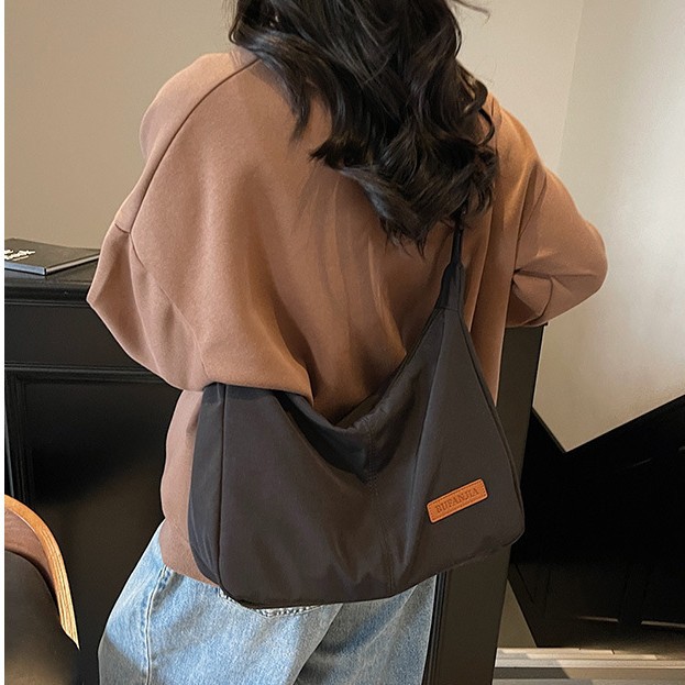 Korean InS-style versatile casual large-capacity single-shoulder crossbody bag, a new simple commuting tote bag for Spring/Summer 2025 details Picture
