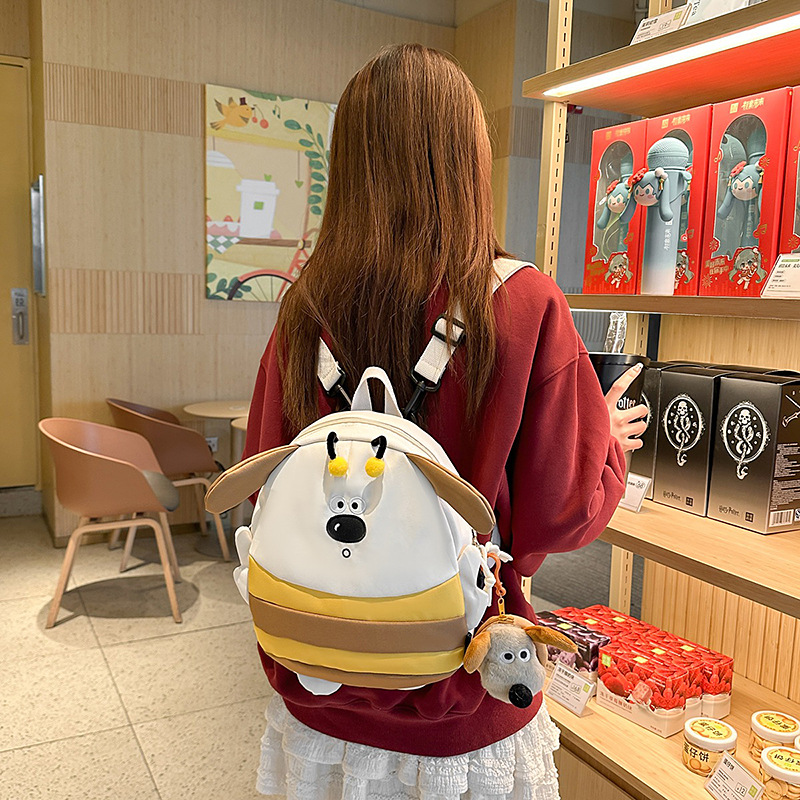 A new Japanese-style cute backpack with high appearance standards, a cartoon versatile schoolbag, a soft girl, a light backpack for students' classes and spring outings full figure