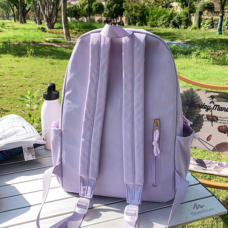 A new Japanese backpack with a high level of appearance. It is casual, simple and lightweight for middle and high school students, suitable for outdoor commuting, and has a large capacity for both shoulders Specification drawing