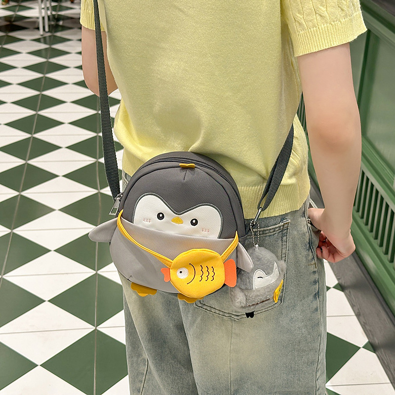 The 2025 new style of Katong cute kindergarten baby bag, casual and versatile single-shoulder bag, lightweight and color-blocking outdoor travel bag details Picture