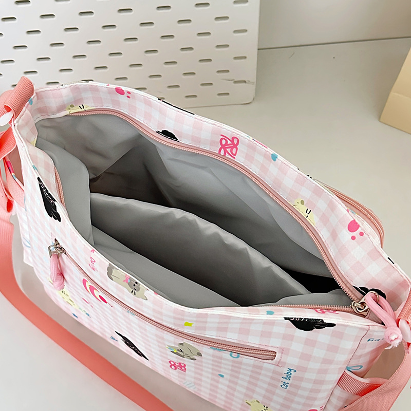 A new Japanese-style InS-style, fresh and sweet, transparent, and casual, lightweight crossbody bag for middle school students Application Scenario