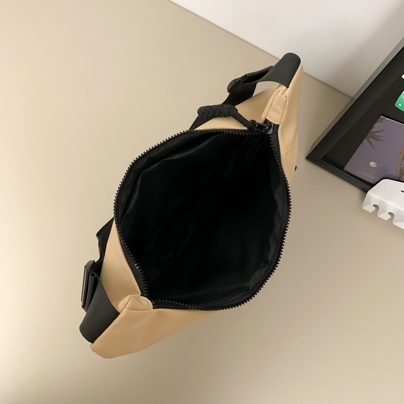 Trendy brand crossbody bag for men, Japanese solid color simple casual single-shoulder bag, large capacity lightweight messenger bag, commuting dumpling bag Application Scenario